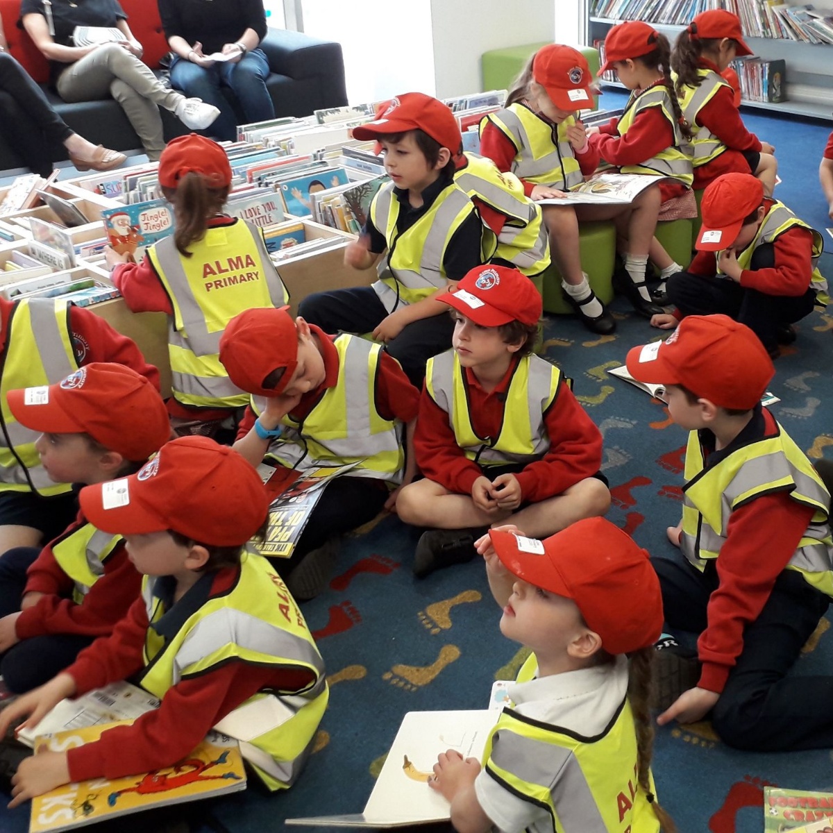 Alma Primary Year 1 go to the Finchley Library